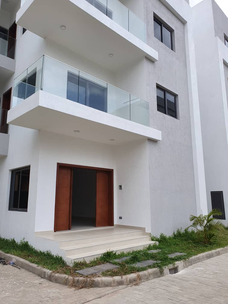 4 BEDROOM TOWNHOUSE FOR SALE AT AIRPORT RESIDENTIAL AREA