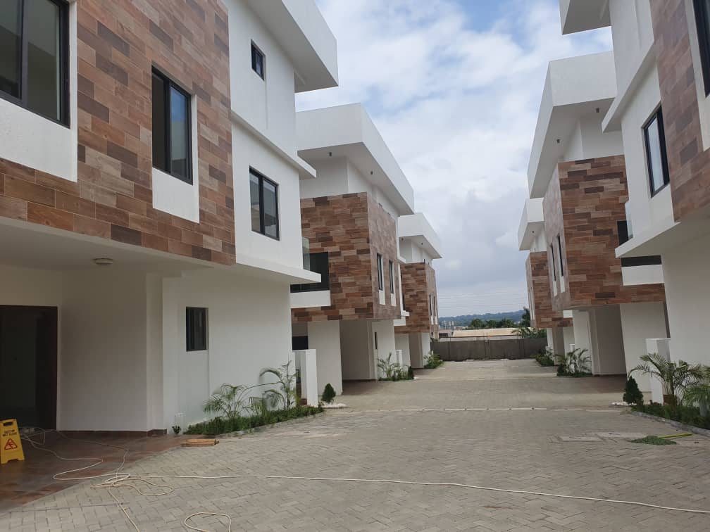 4 BEDROOM TOWNHOUSE FOR RENT AT AIRPORT RESIDENTIAL AREA