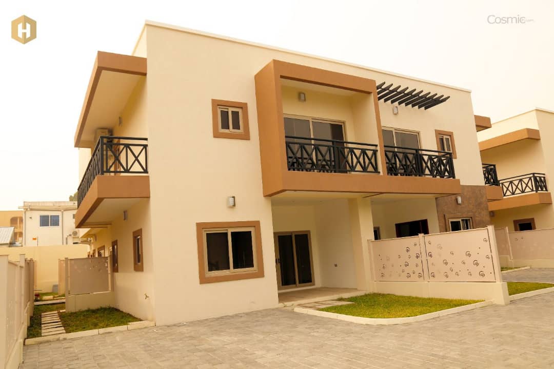 3 BEDROOM TOWNHOUSE FOR RENT AT AIRPORT RESIDENTIAL AREA