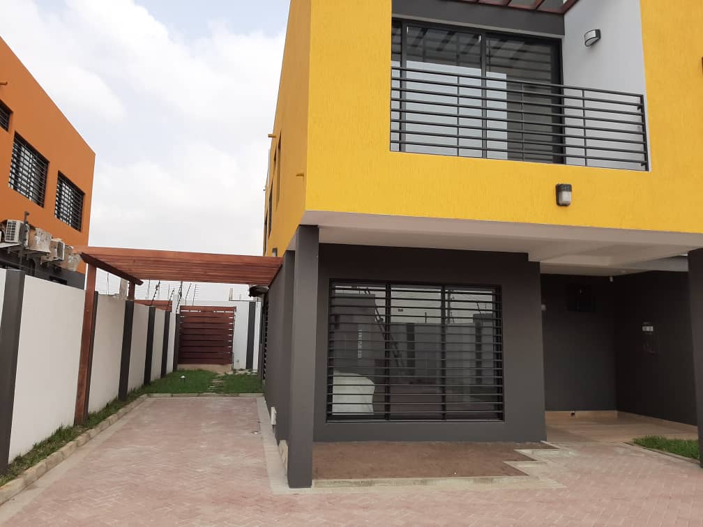 4 BEDROOM HOUSE FOR RENT AT EAST AIRPORT