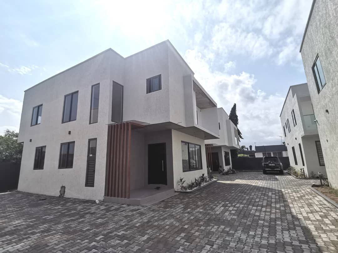 3 BEDROOM TOWNHOUSE FOR SALE AT DZORWULU