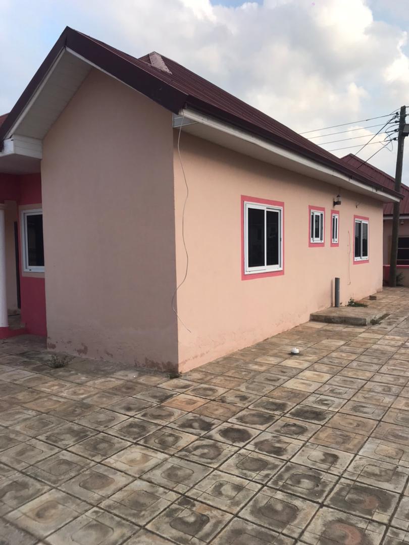 2 bedroom house for rent in Community 25