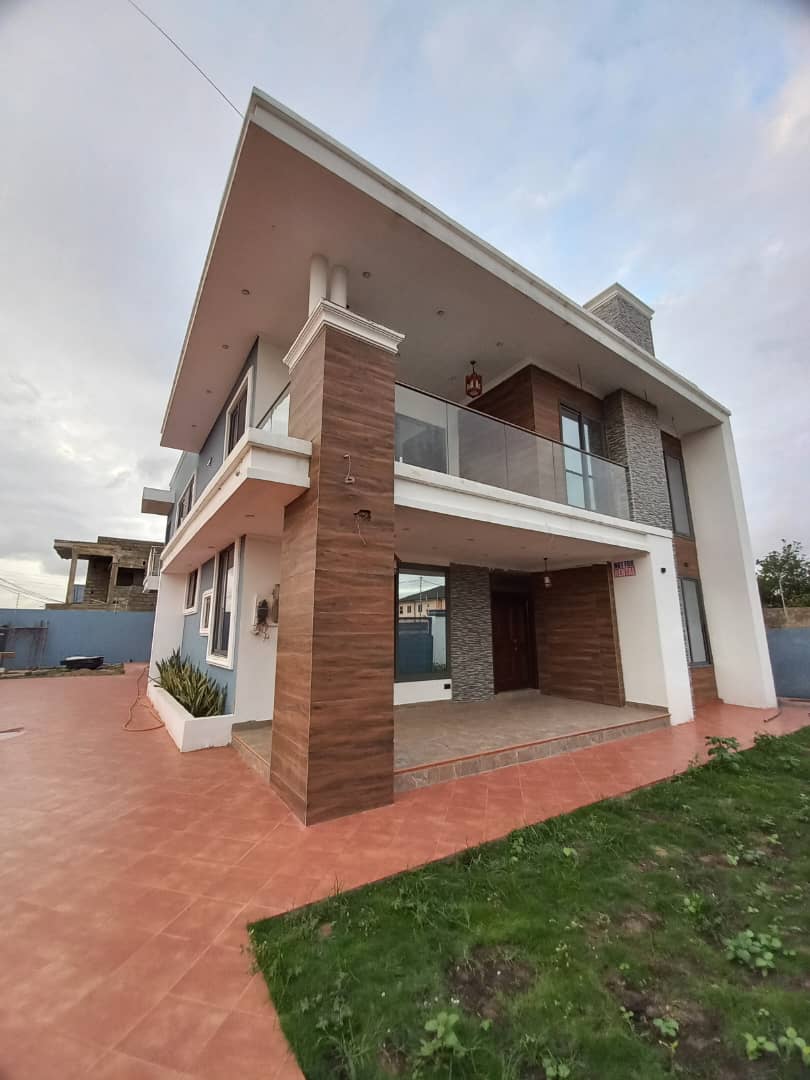 5 Bedroom House For sale in Spintex