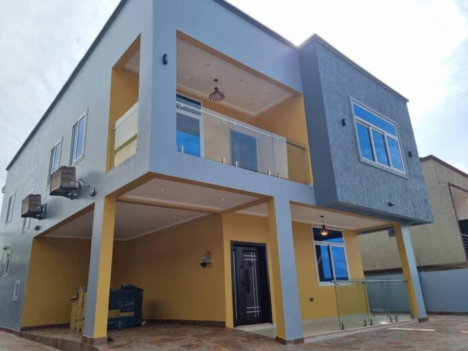 4 Bedroom House for sale in Ayimensah
