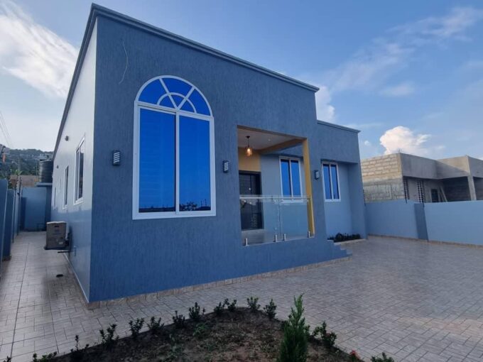 3 Bedroom House for sale in Ayimensah