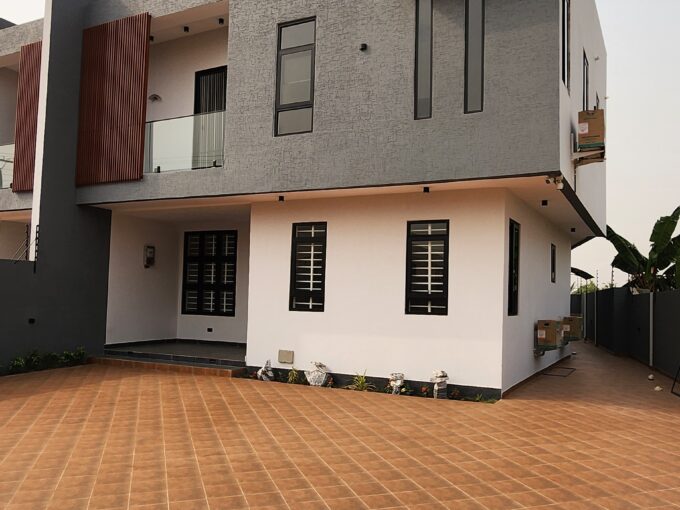 4 Bedroom Semi-detached House For Sale in Oyarifa