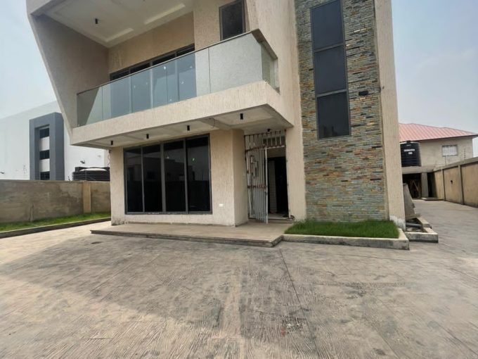4 BEDROOM HOUSE FOR SALE IN SPINTEX